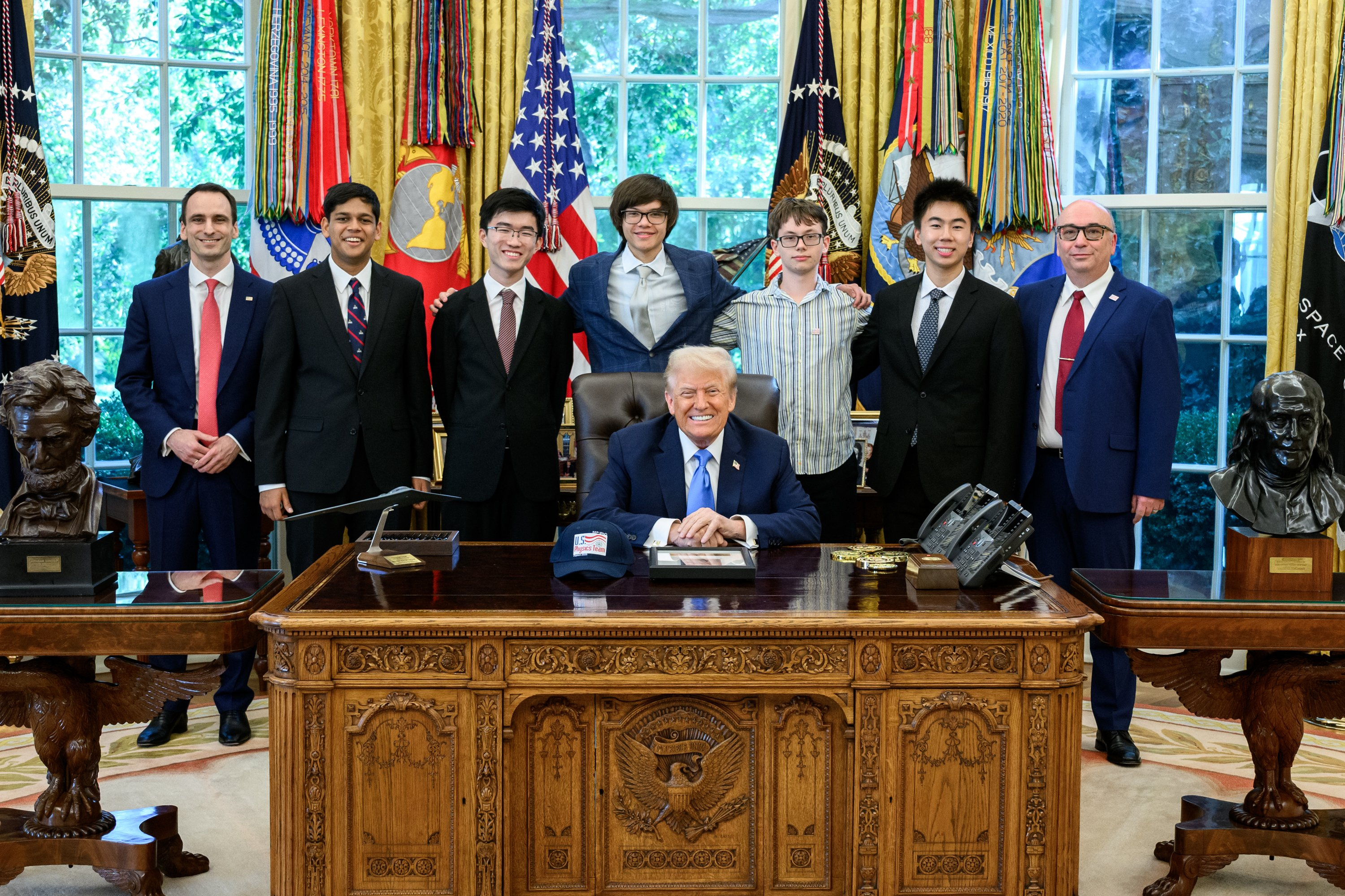 2025 USA Physics Team welcomed at the White House
